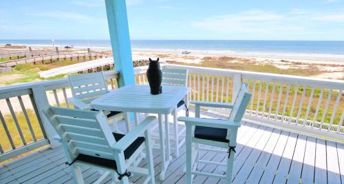 Stavanger Beach House | Honu Beachfront by Ryson Vacation Rentals