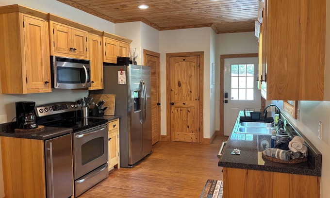 Newell House | "Hook, Line and Leisure" Spacious lakefront home with 3 beds/2 bath, Sleeps 8.