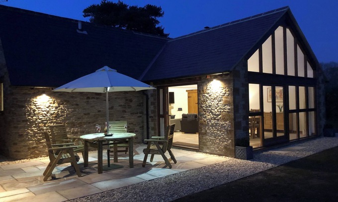 Hook Norton Cottage | HOOK NORTON BARN, romantic, luxury holiday cottage in Hook Norton