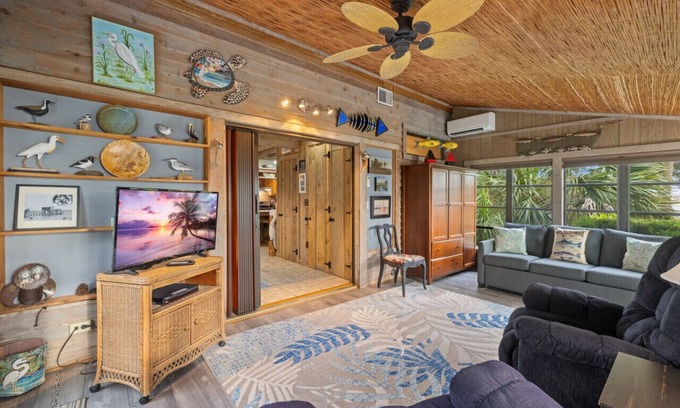 Cedar Key Apartment | Hook, Wine & Sinker Cottage