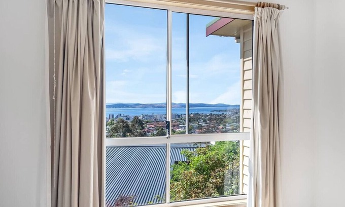 Mount Stuart House | Hooper House - Stylish Character Home