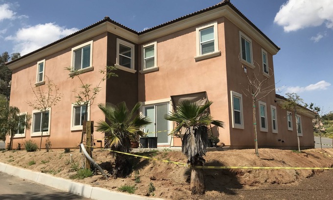 Perris House | Hope House, resort style with mountain view