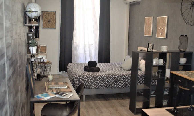 Opera Apartment | Horizon Méditerranéen: Elegant apartment on Marseille's'Old Port