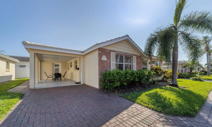 Siesta Key Villa | Horizons West Beachside Villa D-10 is a great 2 bedroom, 2 bath beachside villa!