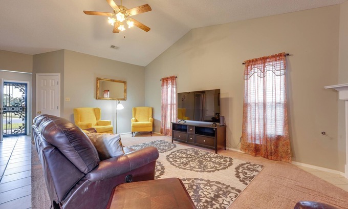 Horn Lake House | Horn Lake Home w/Yard: 8 Mi to Graceland!