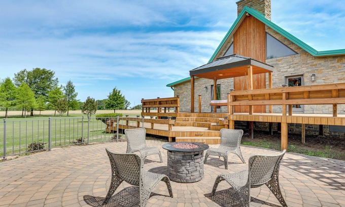 Deering Cabin | Hornersville Vacation Rental w/Private Pond!