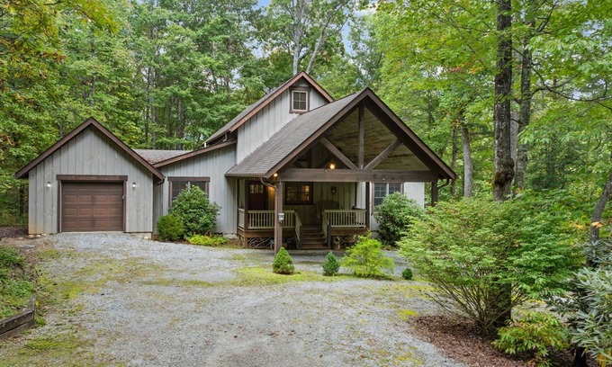 Highlands Cabin | Horse Cove Haven, Charming, Woodsy Retreat