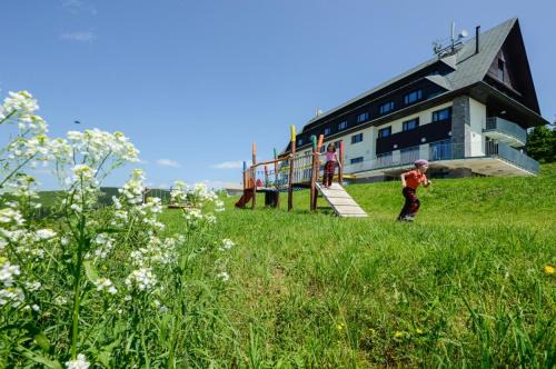Strazne Hotel | Horský Hotel Friesovy Boudy