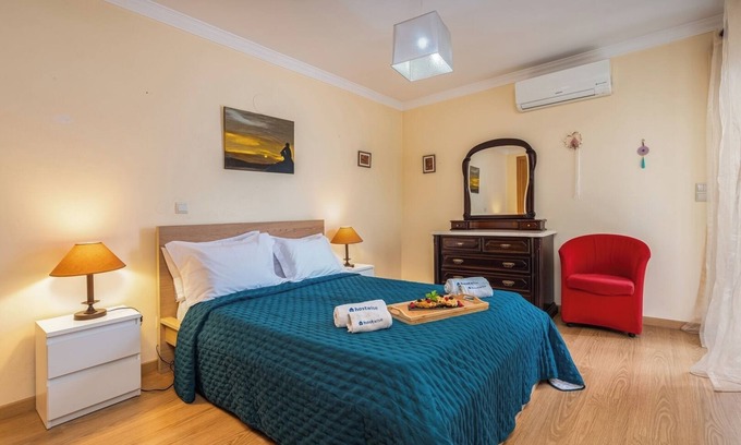Vila Real Santo Antonio Apartment | HostWise – Bright and Spacious Flat