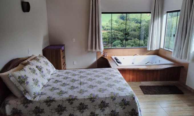 Aiuruoca Ski Chalet | Hospedagem Colinas Chalé 2
