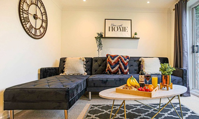 Milton Keynes House | Host & Stay | Chicksands Avenue