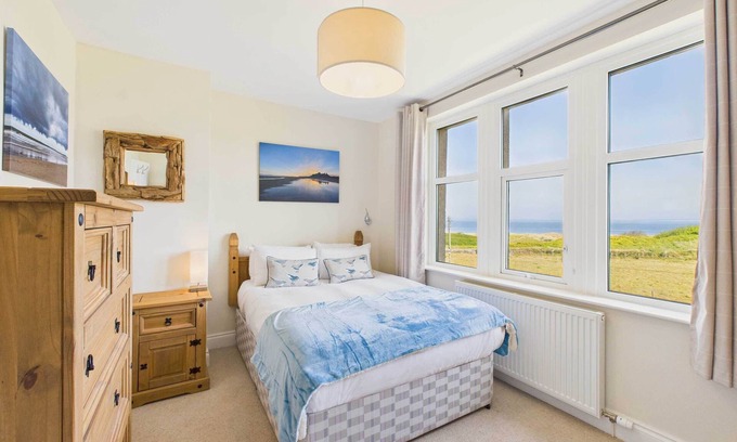 Bamburgh House | Host & Stay | Chirnells