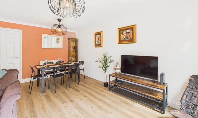 Cheltenham House | Host & Stay | Clearwell Gardens