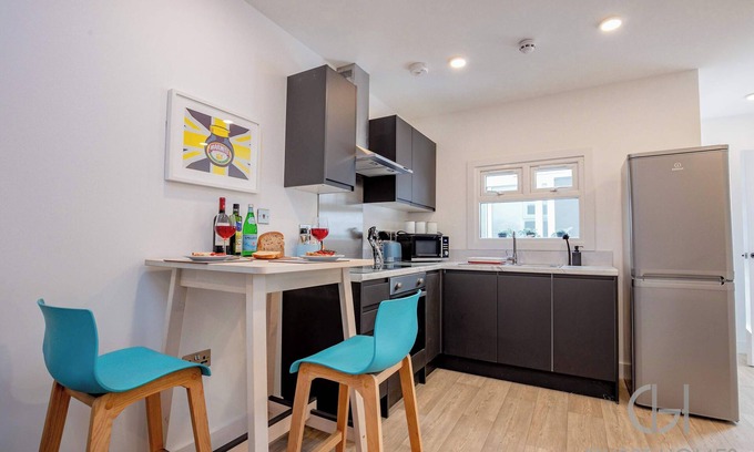 Caterham Apartment | Host & Stay | Croydon Road Abode