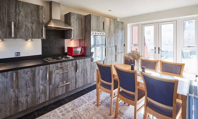 Gamston House | Host & Stay | Greenfinch Road