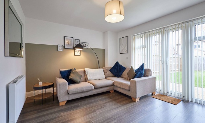 Peterborough House | Host & Stay | Hewitt Close
