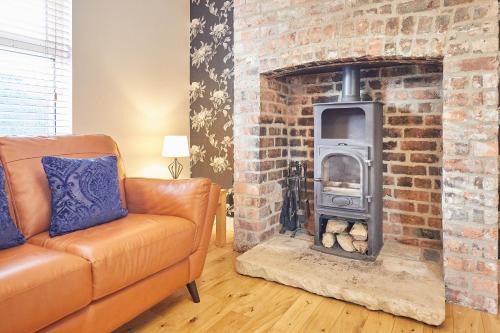 Muston House | Host & Stay - Holmedene