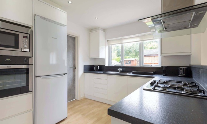 Peterborough House | Host & Stay | Lingwood Park