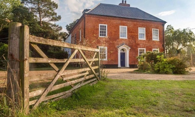 Dereham House | Host & Stay | Mill House