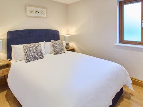 Aldington House | Host & Stay - Oak Barn