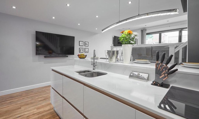Scarborough House | Host & Stay - The Old Jail Barber's Shop