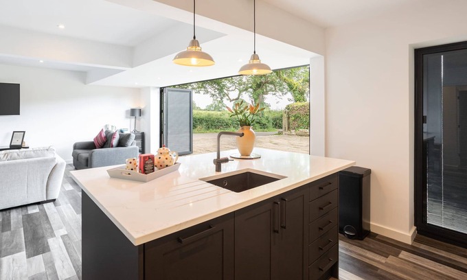 Radbourne House | Host Stay The Stable