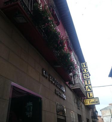 Barrio de Santo Domingo y San Martin House | Hostal El Centro