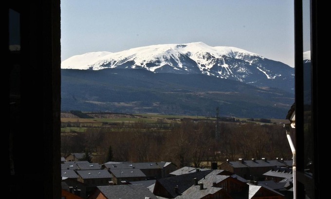 Llivia House | Hostal Ruso