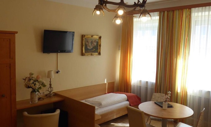 Elisabeth-Vorstadt Bed & Breakfast | HOT DEAL Quadruple room non refundable rate - Adlerhof, Pension