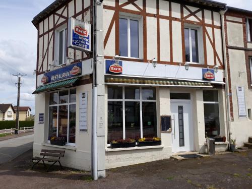 Sainte-Gauburge-Sainte-Colombe Hotel | Hotel De La Gare