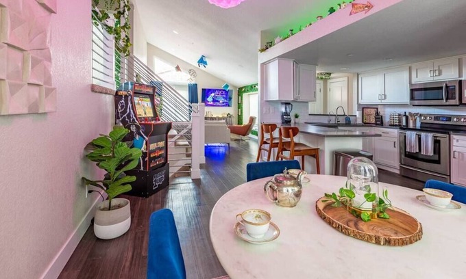 Roxborough House | Hot Tub | 2 King Beds | BBQ | Hiking | Fire Pit