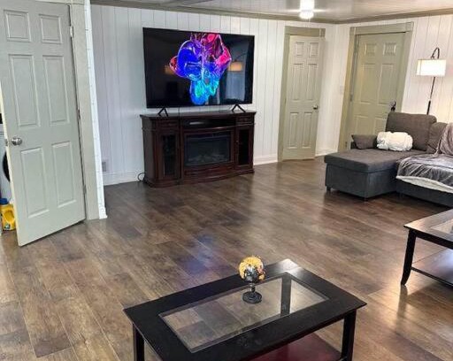 Moorhead Apartment | Hot Tub 5 beds