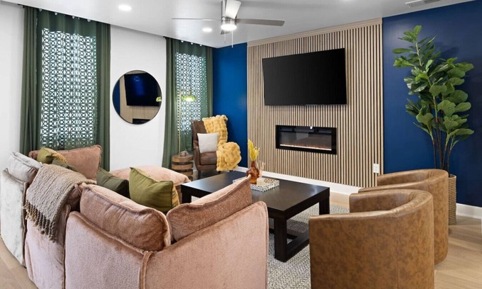 Central Northside House | Hot Tub | 5br | Parking | Deck | Amenities Galore!
