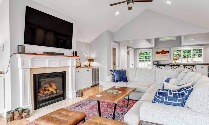 Quechee House | Hot Tub, Close to Club, Tesla Charging - Nix Domus