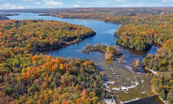 Campbellford Cottage | Hot Tub/Cottage on Crowe River/Acc 4 Adults + 2 children/pets