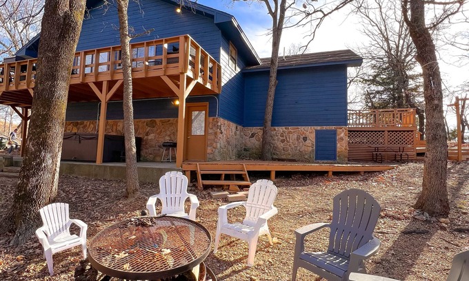 Sulphur Cabin | HOT TUB-Discover Lake of the Arbuckles area in Sulphur.