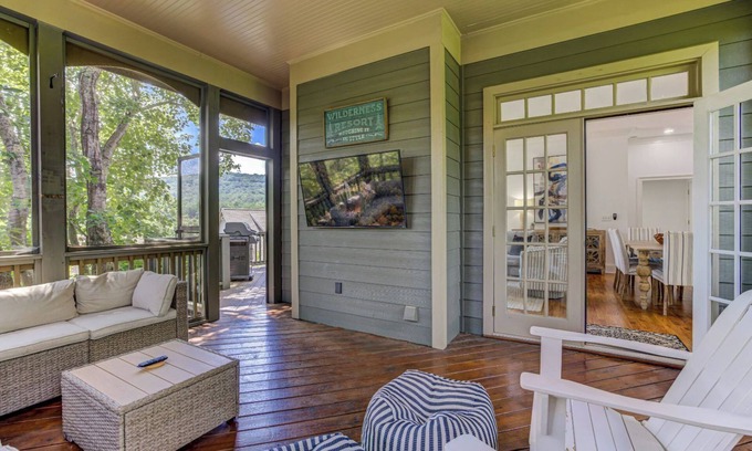 Big Canoe House | Hot Tub Downtime, Fireside Chats & Movie Nights Within 8,000-Acre Community - Mountain Grove Lodge