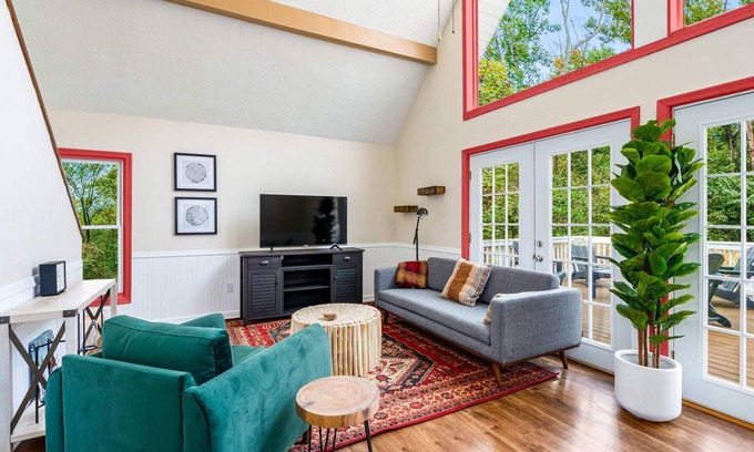 Ridgeway Ski Chalet | Hot Tub, Fire Pit, Deck, Grill, WiFi, Dog-Friendly