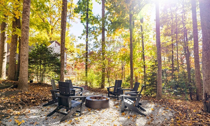 Hendersonville House | Hot Tub, Fire Pit, Pets Ok, Nature Views