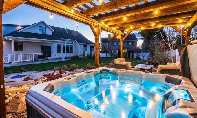 Pleasant Grove Apartment | *Hot Tub/Fire Pit*Modern 2 Bdr Guest Suite|Slps 6