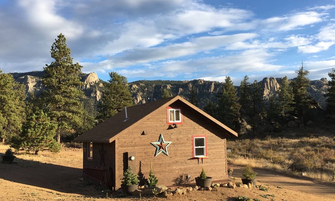Estes Park Apartment | Hot Tub for Stargazing! Peaceful Totally Remodeled Studio! Excellent Location!