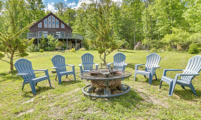 Wardensville Cabin | Hot Tub + Game Room: Peaceful Wardensville Cabin
