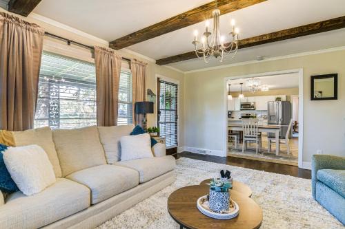 Greer House | Hot Tub, Games and Sunroom Family Home in Greer!
