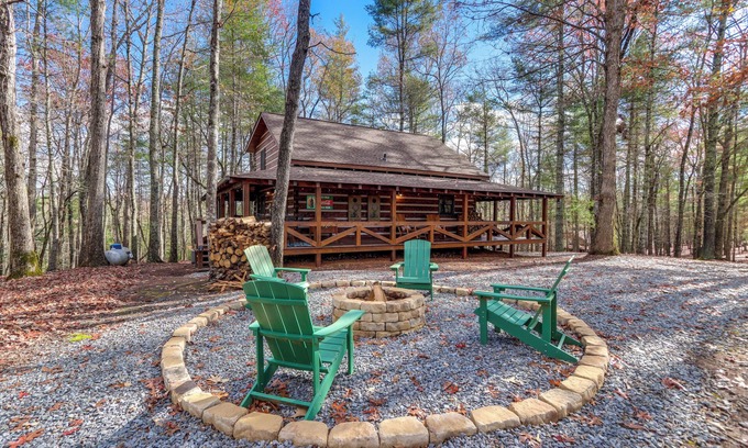 Dial Cabin | Hot Tub & Games: Ridgetop Cabin in Blue Ridge!