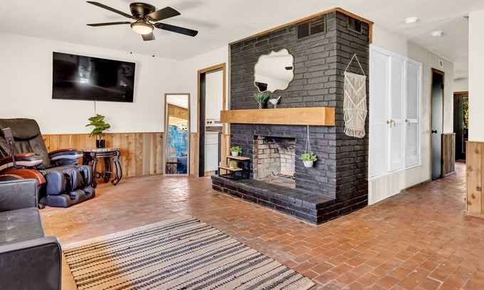 Ardmore House | Hot Tub Haven on Meadow