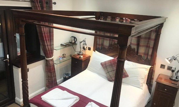 Leek House | Hot Tub Hide Away near Alton Towers staffordshire