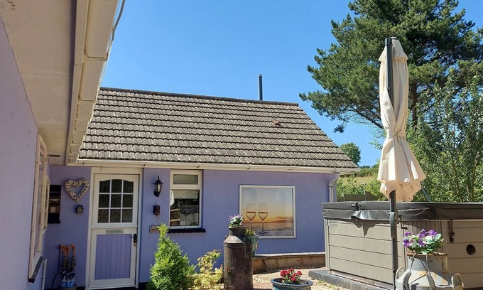 Hemyock House | Hot Tub Hideaway with friends or family. Pet friendly, luxury country retreat.