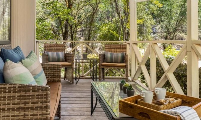 Meadow Vista Cottage | Hot Tub☀️Horse-Boarding🐴Gameroom🎯Cozy King Cottage