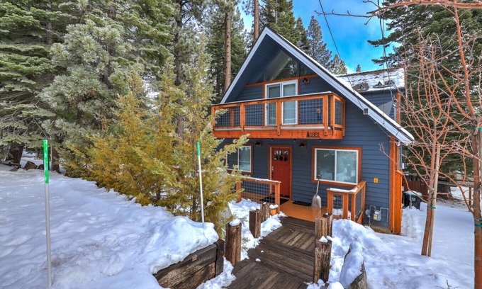 Pioneer Trail House | Hot Tub + Jungle Gym + Mini Pool Table