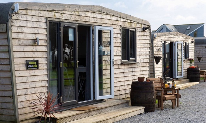 Helford Passage House | Hot Tub Lodge 3 by Interhome